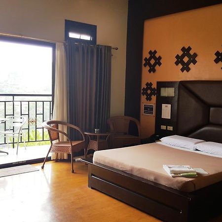 Hollywood Drive-In Hotel Baguio City Buitenkant foto