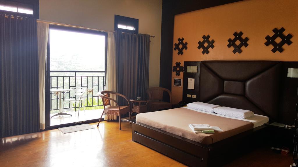 Hollywood Drive-In Hotel Baguio City Buitenkant foto