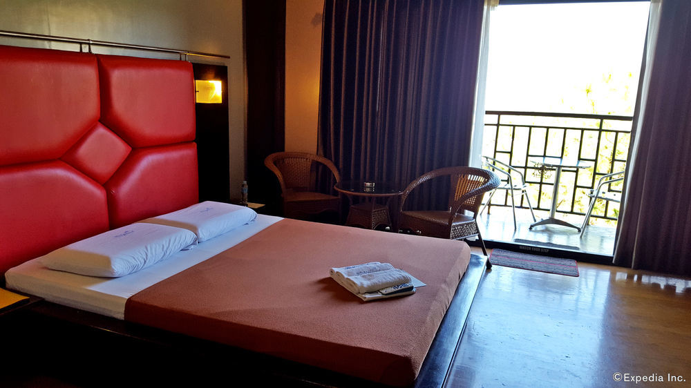 Hollywood Drive-In Hotel Baguio City Buitenkant foto