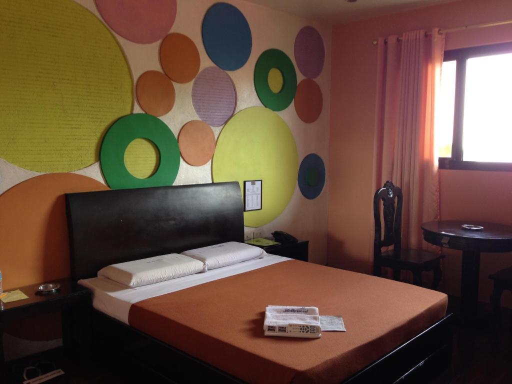 Hollywood Drive-In Hotel Baguio City Buitenkant foto