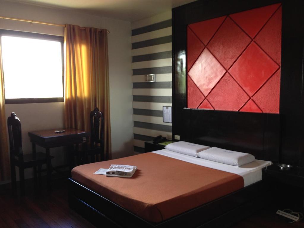 Hollywood Drive-In Hotel Baguio City Buitenkant foto