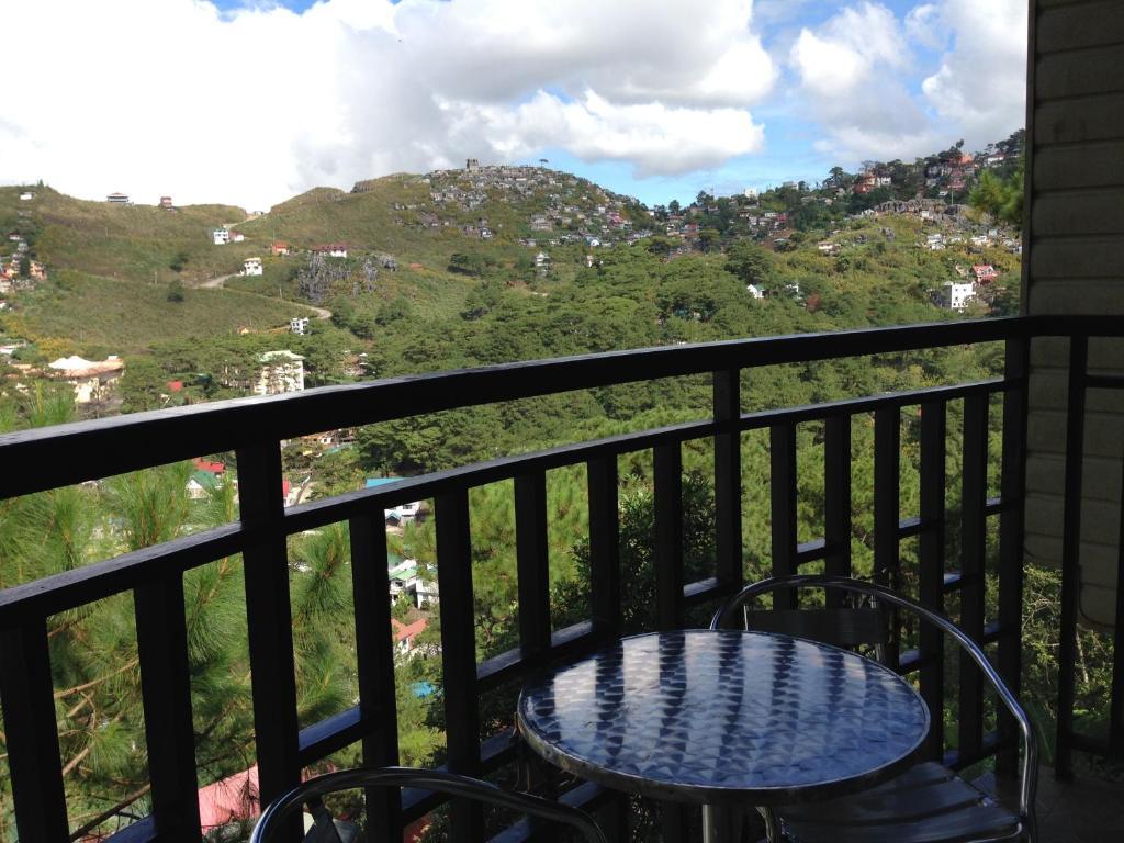 Hollywood Drive-In Hotel Baguio City Buitenkant foto