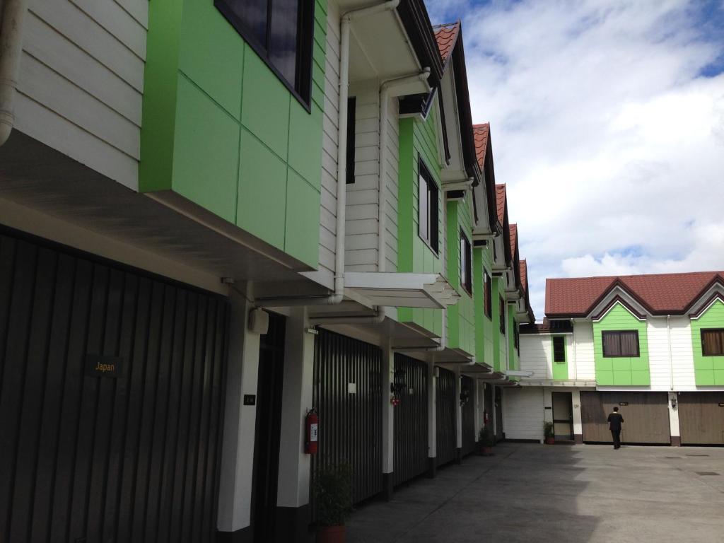 Hollywood Drive-In Hotel Baguio City Buitenkant foto