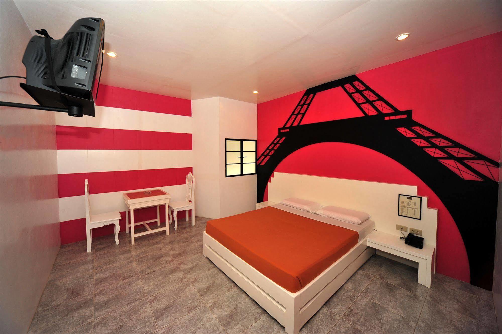 Hollywood Drive-In Hotel Baguio City Buitenkant foto