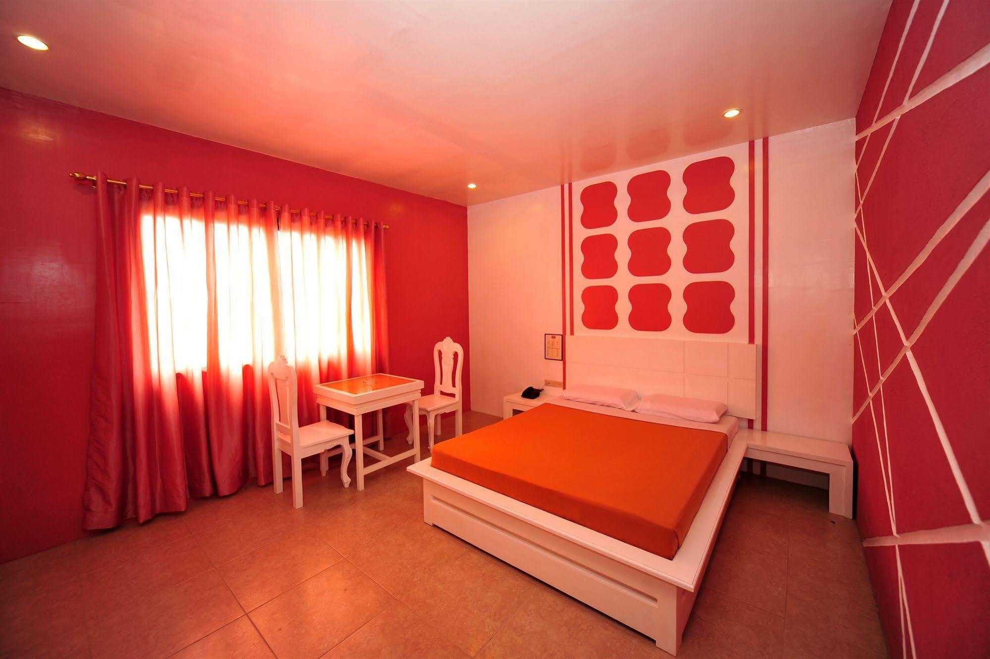 Hollywood Drive-In Hotel Baguio City Buitenkant foto