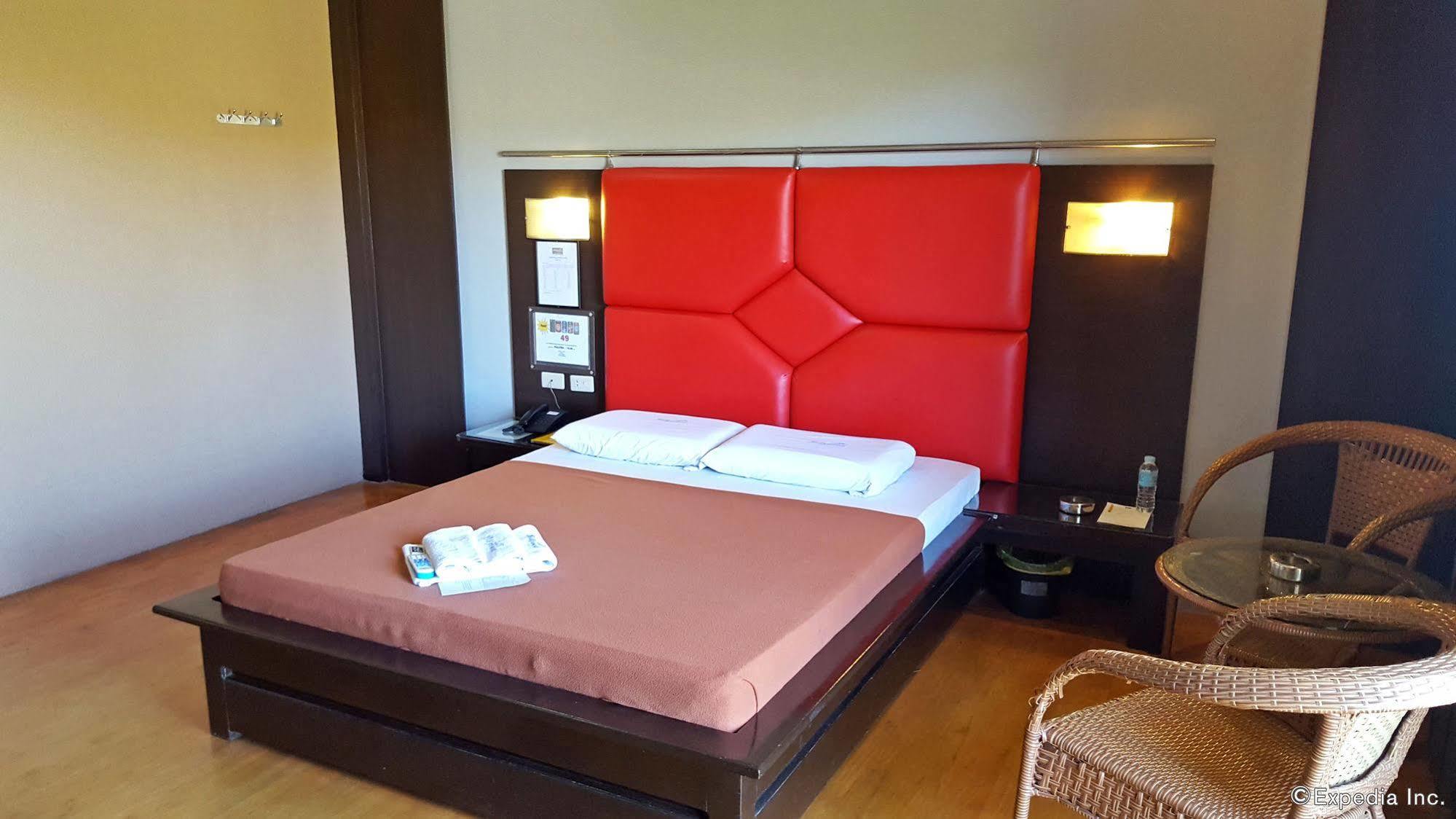 Hollywood Drive-In Hotel Baguio City Buitenkant foto