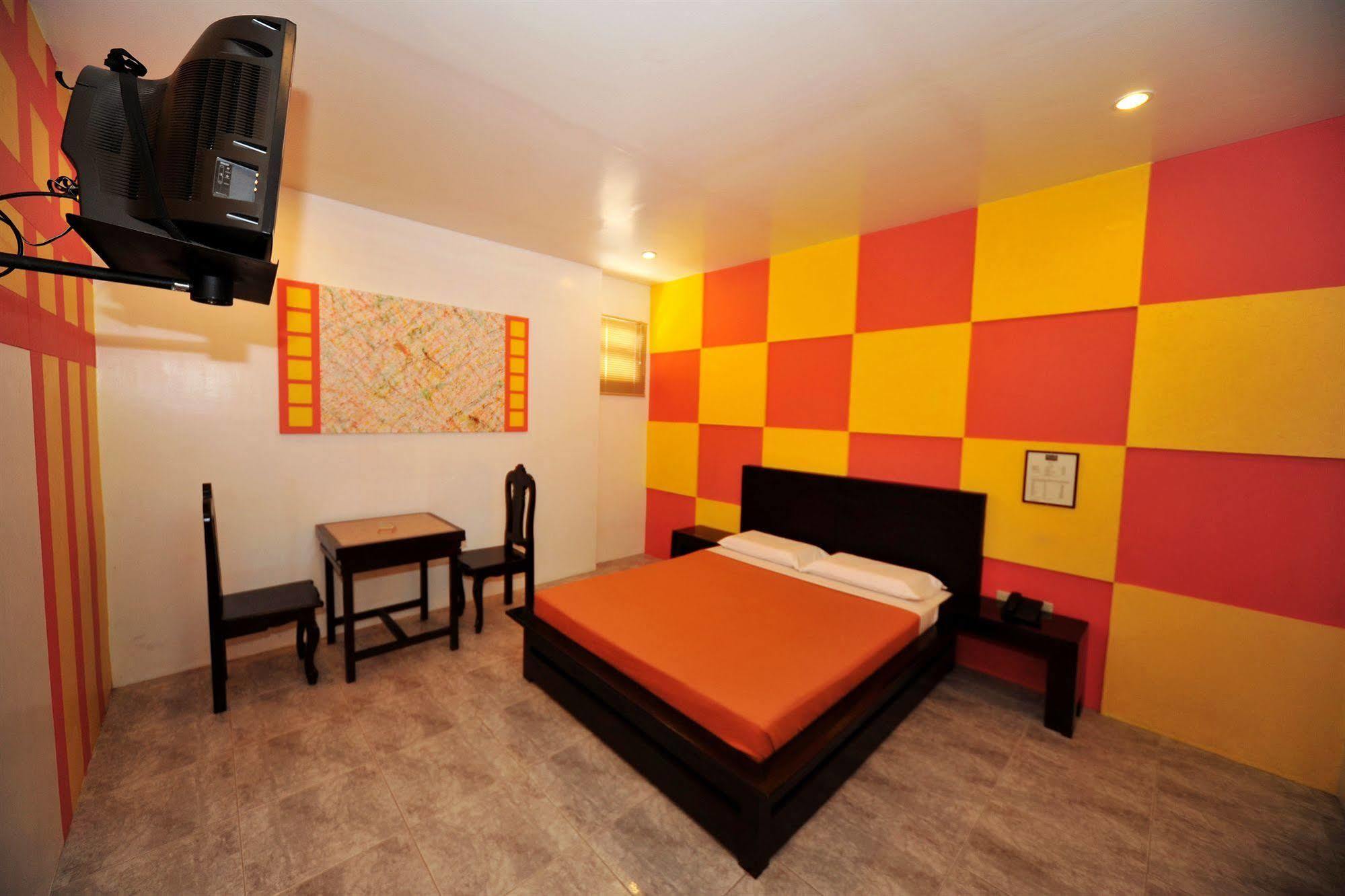 Hollywood Drive-In Hotel Baguio City Buitenkant foto